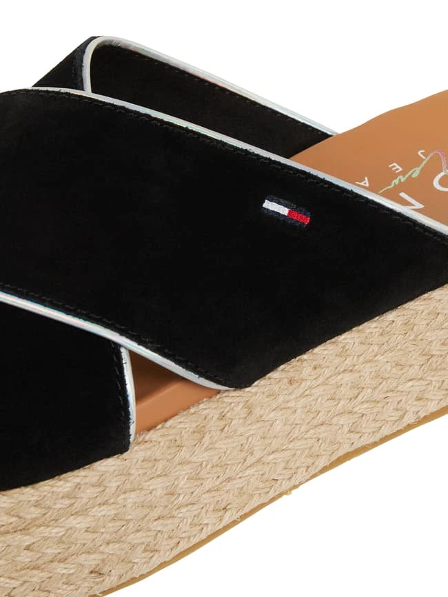 Auslauf ? Tommy ? Jeans Plateau-Pantoletten Mit Korb-Optik - Schwarz ? – Bild 2