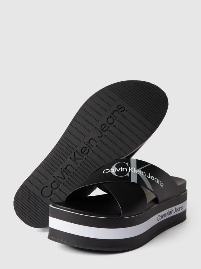 Bestes Angebot ? Calvin Klein ? Jeans Pantolette Mit Plateausohle - Schwarz ? – Bild 4