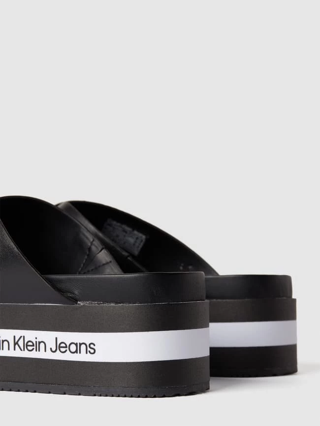 Bestes Angebot ? Calvin Klein ? Jeans Pantolette Mit Plateausohle - Schwarz ? – Bild 3
