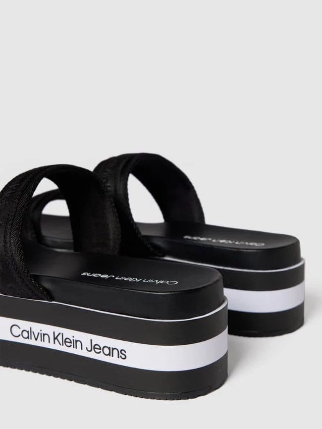 Aktion ? Calvin Klein ? Jeans Slides Mit Plateausohle - Schwarz ? – Bild 3