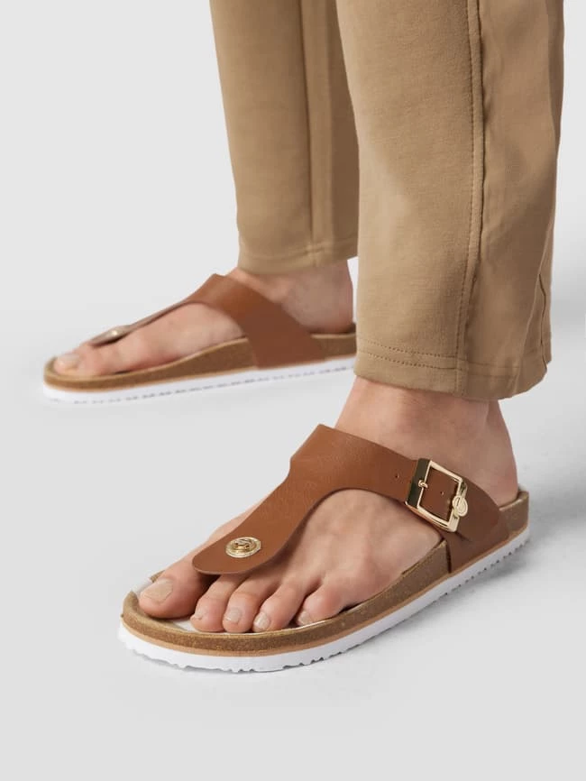 Schlussverkauf ✔️ Tom Tailor Zehentrenner Mit Dornschließe - Cognac ?